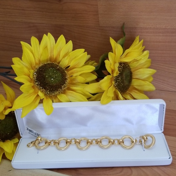Jewelry - Gold Matte Rolo Bracelet